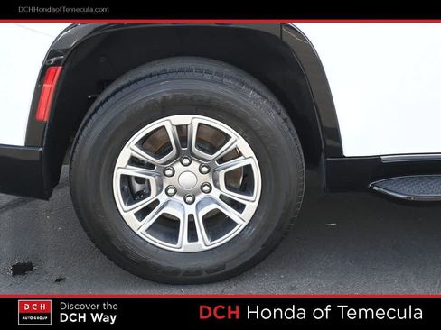Used 2024 Jeep Wagoneer 2WD image 24