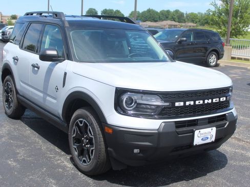 New 2026 Ford Bronco Sport Outer Banks AWD/4WD image 10