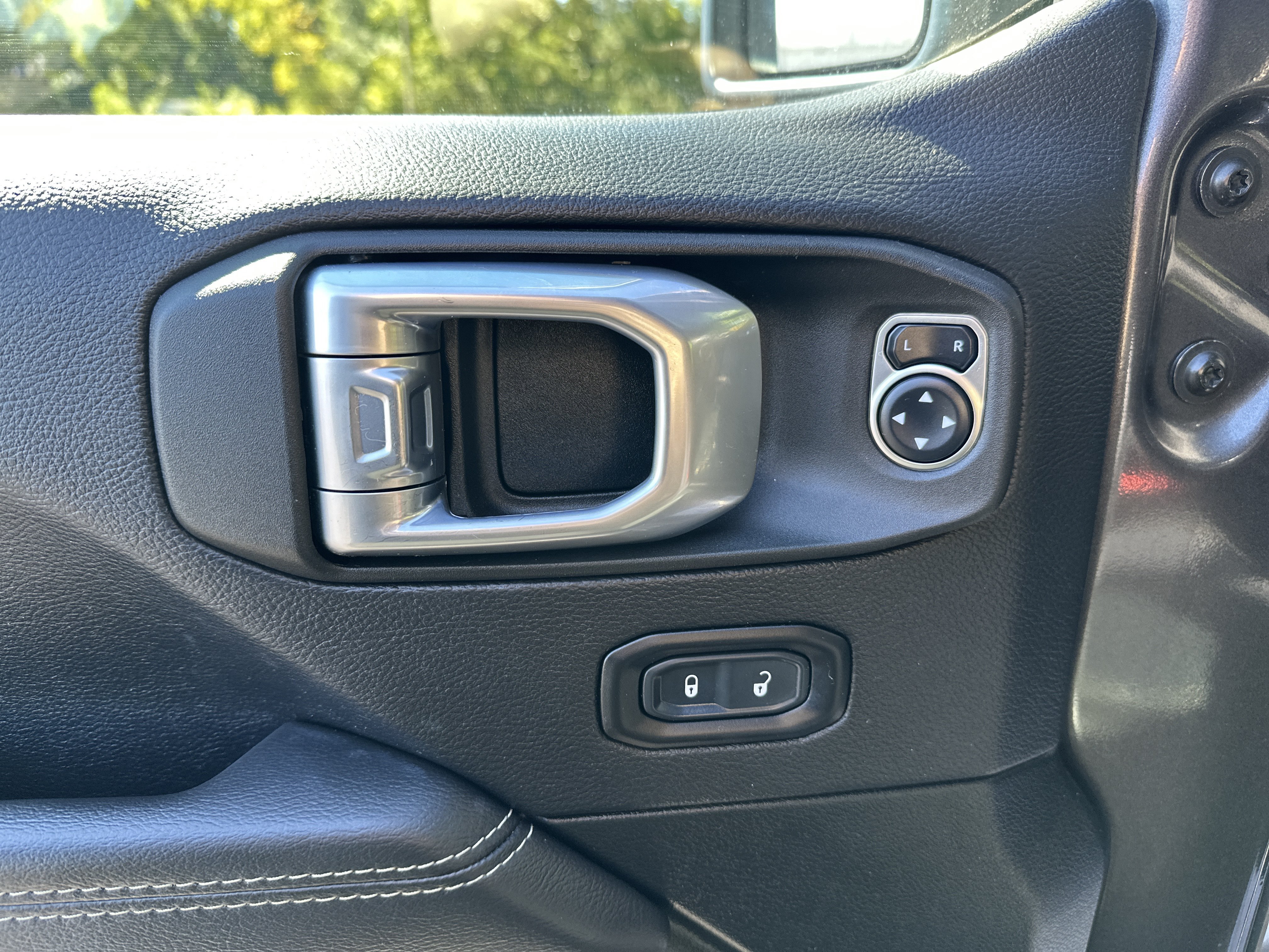 Used 2021 Jeep Wrangler Unlimited Sahara w/ Cold Weather Group AWD/4WD image 8