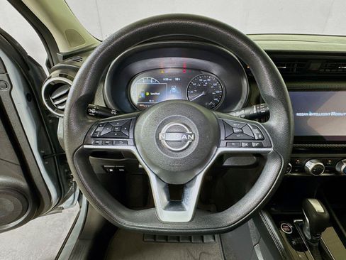 Used 2024 Nissan Kicks SV w/ Interior Electronics Package FWD image 9