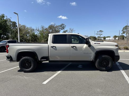 New 2026 Chevrolet Silverado 2500 ZR2 image 2