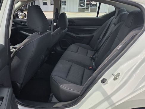 Used 2025 Nissan Altima 2.5 SV FWD image 12