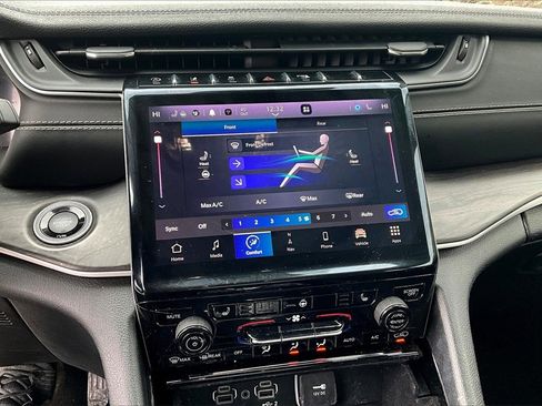 Used 2021 Jeep Grand Cherokee L Limited image 31