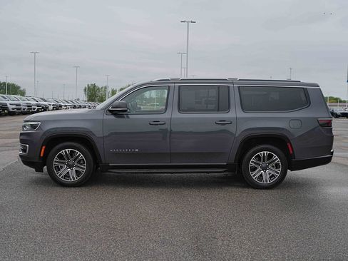 Used 2024 Jeep Wagoneer L Series II w/ Flexible Seating Group AWD/4WD image 10