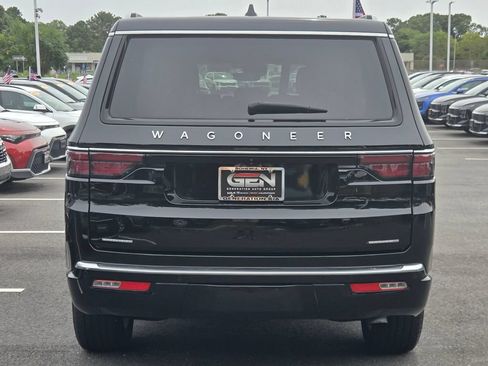 Used 2023 Jeep Wagoneer Series III w/ Preferred Equipment Group AWD/4WD image 5