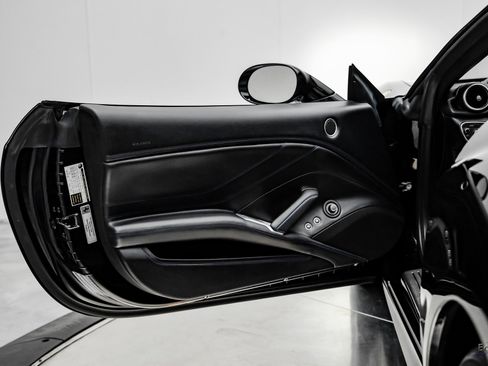 Used 2016 Ferrari California T image 80