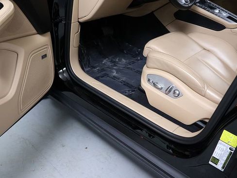 Used 2021 Porsche Macan image 26