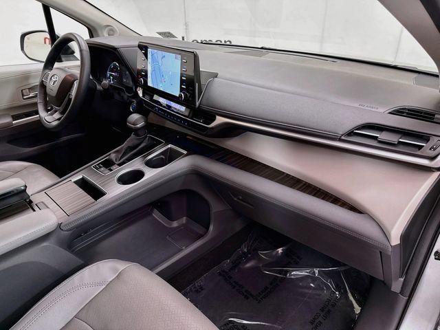 Used 2024 Toyota Sienna Limited AWD/4WD image 32