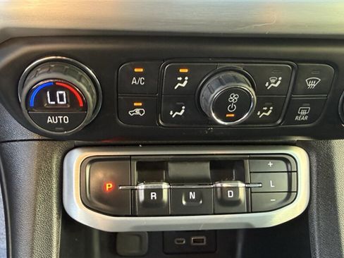 Used 2020 GMC Acadia SLT AWD/4WD image 10