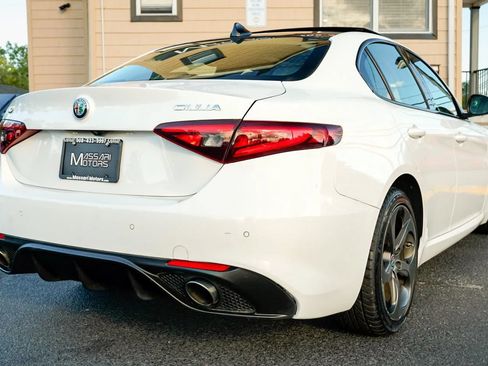 Used 2017 Alfa Romeo Giulia AWD image 5