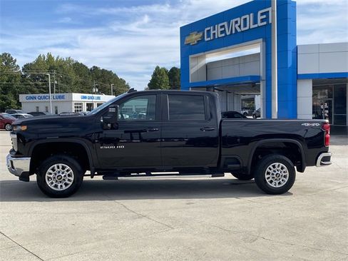 Used 2024 Chevrolet Silverado 2500 LT image 2