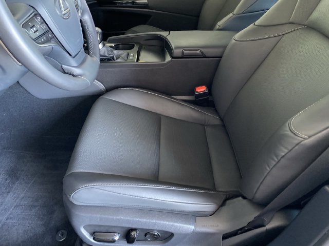 Used 2025 Lexus ES 300h w/ Premium Package FWD image 17