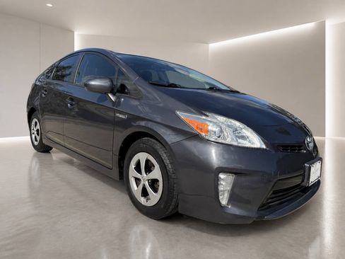 Used 2014 Toyota Prius Four FWD image 1