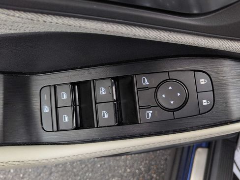 Used 2023 Nissan Rogue SV AWD/4WD image 13