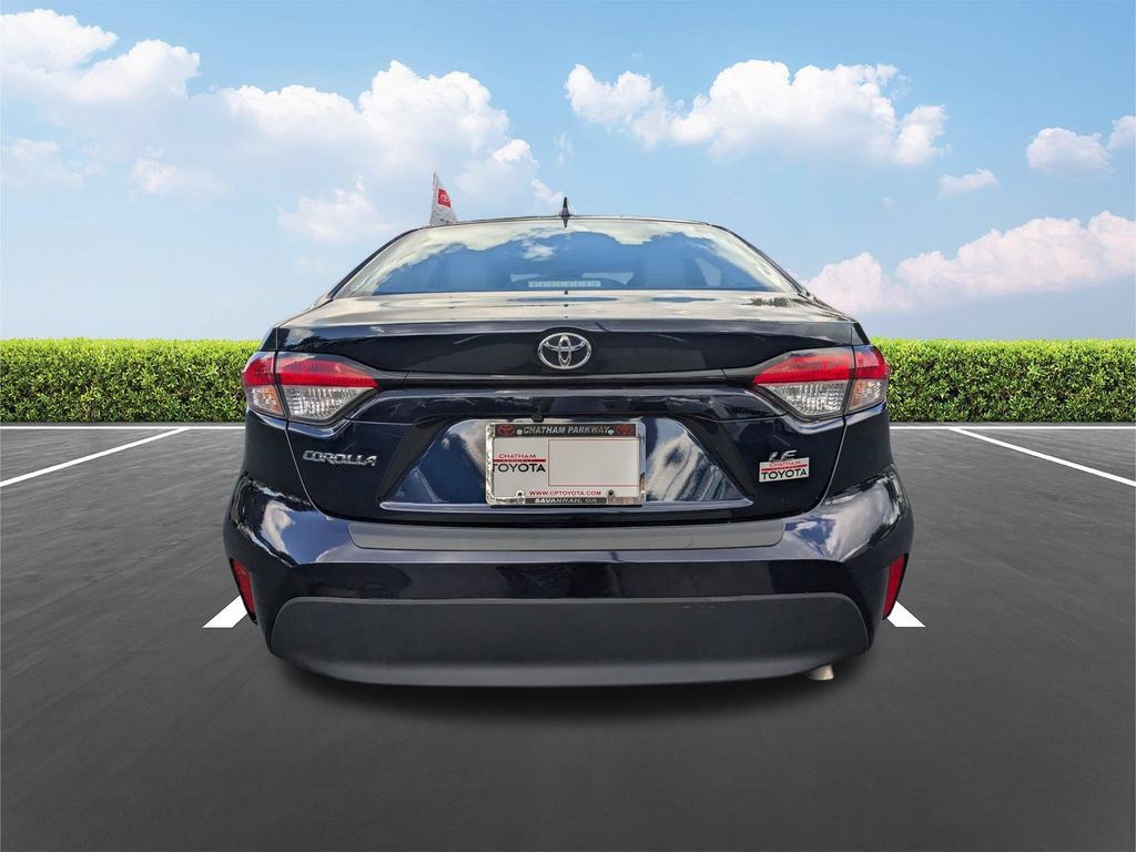 Used 2025 Toyota Corolla LE w/ LE Premium Package FWD image 6