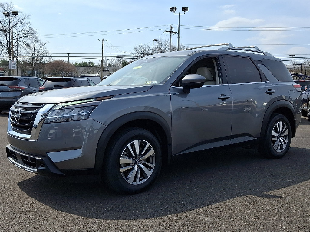 Certified 2023 Nissan Pathfinder SL AWD/4WD image 3