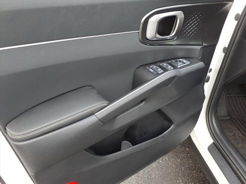 Used 2026 Kia Sorento LX FWD image 12
