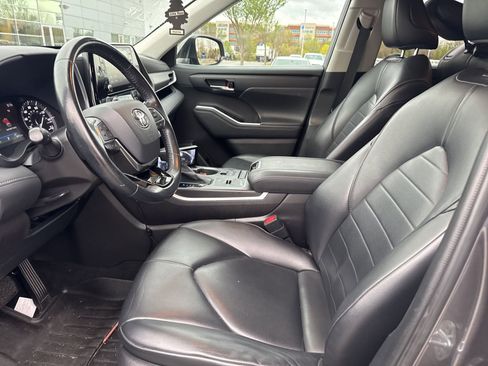 Used 2021 Toyota Highlander XLE image 11
