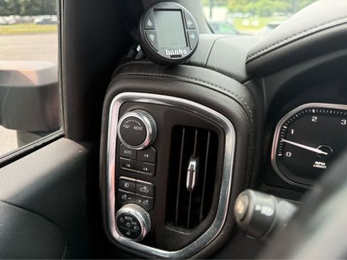 Used 2021 GMC Sierra 2500 Denali w/ Technology Package AWD/4WD image 17