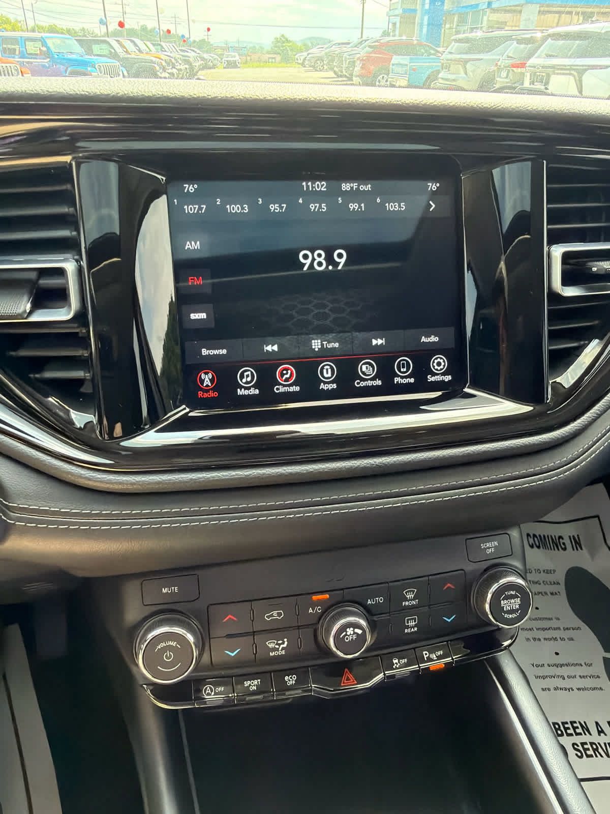Used 2022 Dodge Durango SXT w/ Anodized Platinum Package AWD/4WD image 15