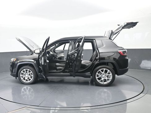 Used 2024 Jeep Compass Latitude image 67