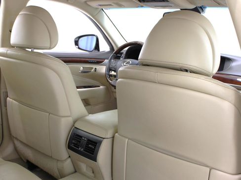 Used 2016 Lexus LS 460 w/ Comfort Package image 43