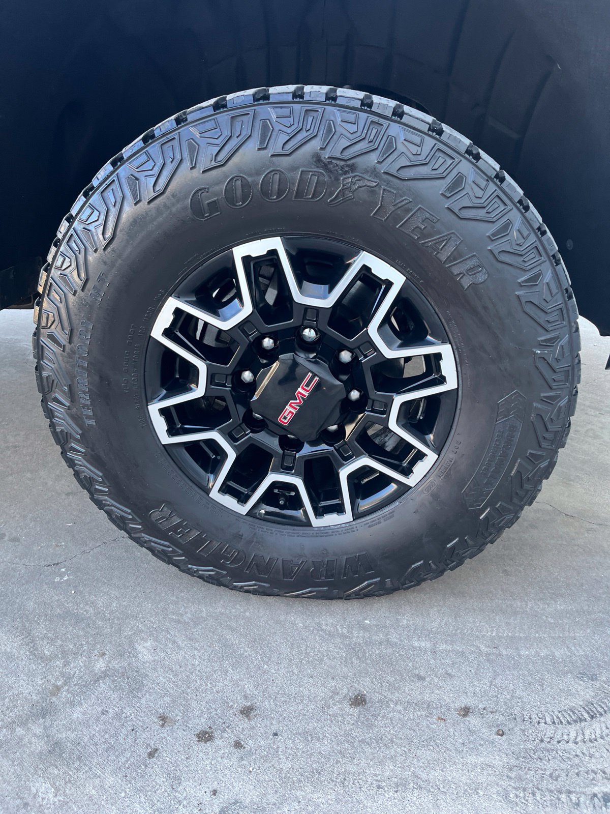 Used 2025 GMC Sierra 2500 AT4X AWD/4WD image 24