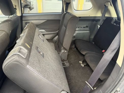 Used 2017 Mitsubishi Outlander ES image 13