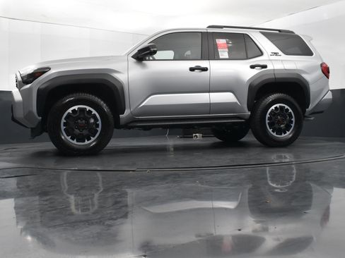Used 2025 Toyota 4Runner TRD Off-Road Premium AWD/4WD image 37