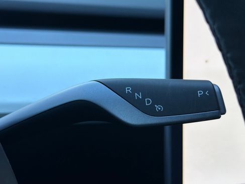 Used 2024 Tesla Model Y 2WD image 33