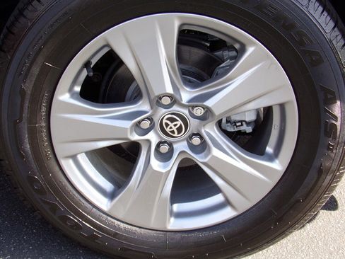 Used 2022 Toyota RAV4 XLE w/ Convenience Package image 48