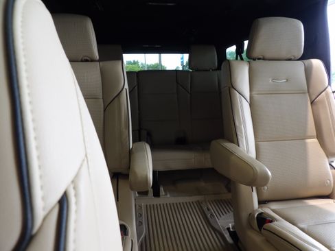 Used 2023 Cadillac Escalade ESV Premium Luxury w/ Performance Package AWD/4WD image 29