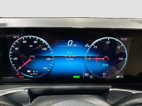 Used 2023 Mercedes-Benz EQB 300 4MATIC image 18