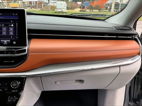 Used 2022 Jeep Compass Limited image 15