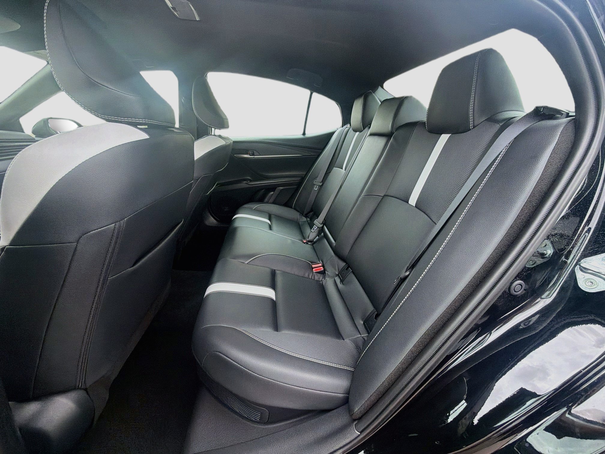 Used 2026 Toyota Camry SE FWD image 27