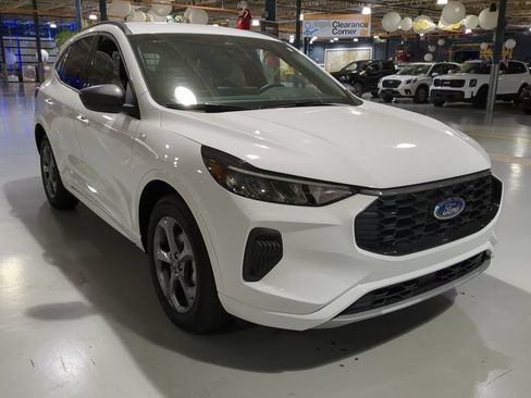 Used 2023 Ford Escape ST-Line w/ Tech Pack #1 AWD/4WD image 5