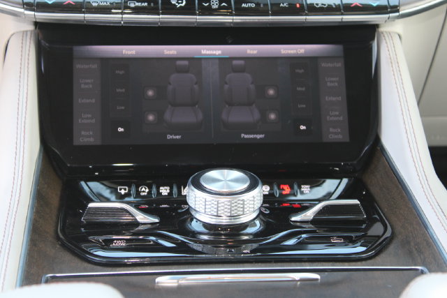 Used 2023 Jeep Grand Wagoneer L 4WD w/ Flexible Seating Group image 18
