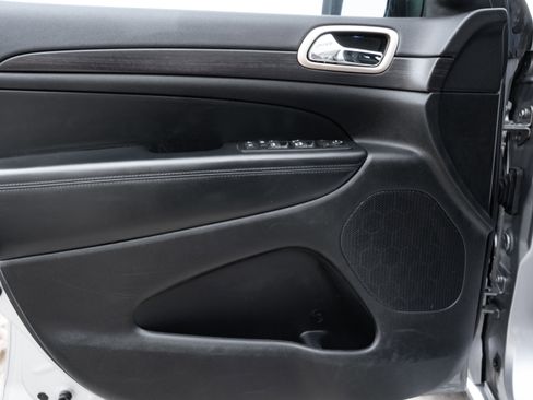 Used 2014 Jeep Grand Cherokee Altitude image 17