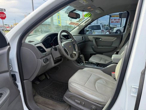 Used 2017 Chevrolet Traverse LT FWD image 8