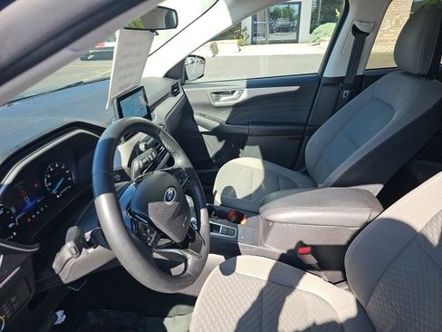 Used 2021 Ford Escape SE w/ Cold Weather Package image 31