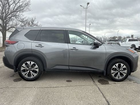 Used 2023 Nissan Rogue SV image 9