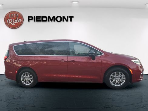 New 2026 Chrysler Pacifica Select FWD image 5