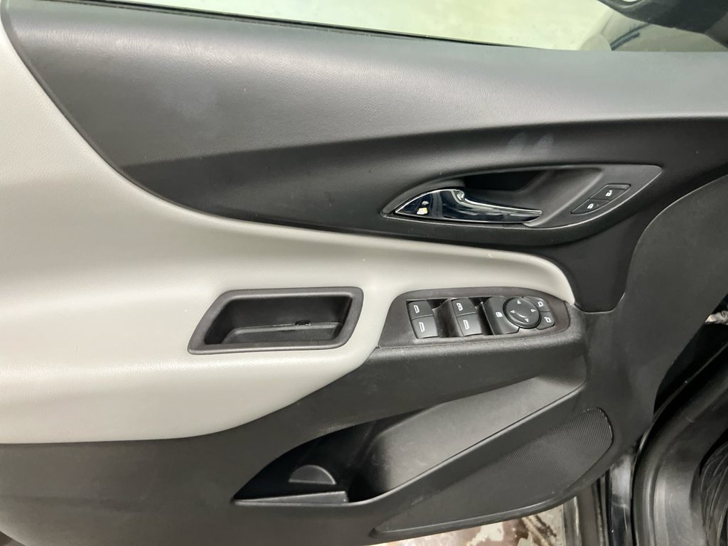Used 2020 Chevrolet Equinox LS FWD image 20
