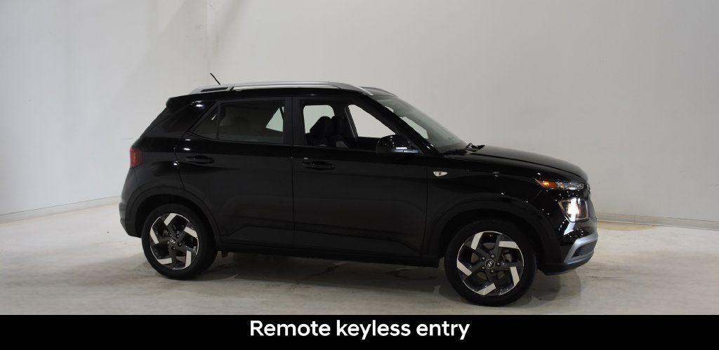 Certified 2025 Hyundai Venue SEL FWD image 4