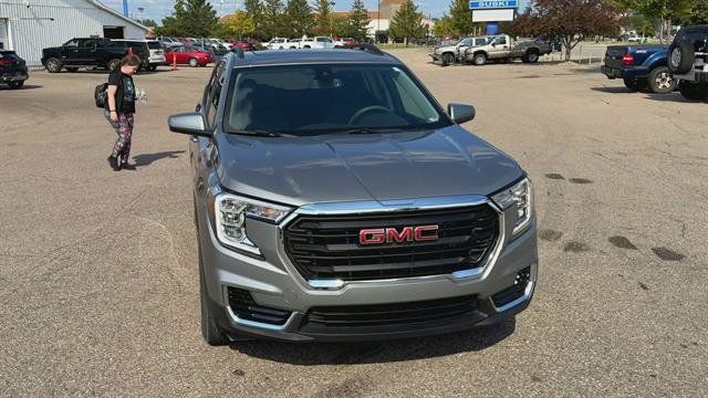 Certified 2023 GMC Terrain SLE w/ Driver Convenience Package AWD/4WD image 3
