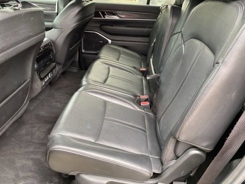 Used 2022 Jeep Wagoneer Series II AWD/4WD image 29
