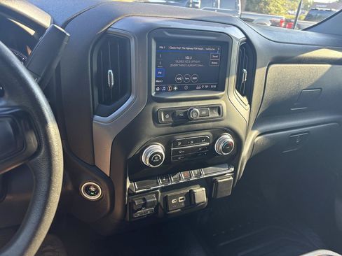 Used 2024 GMC Sierra 2500 Pro w/ Convenience Package AWD/4WD image 9
