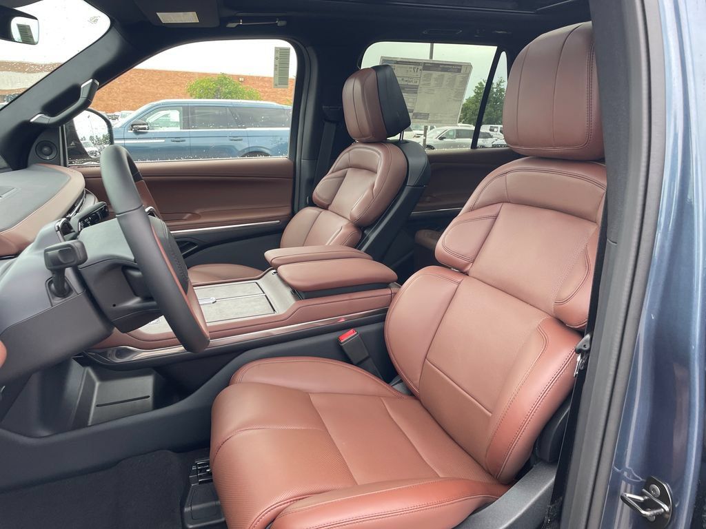 New 2027 Lincoln Navigator Reserve AWD/4WD image 12