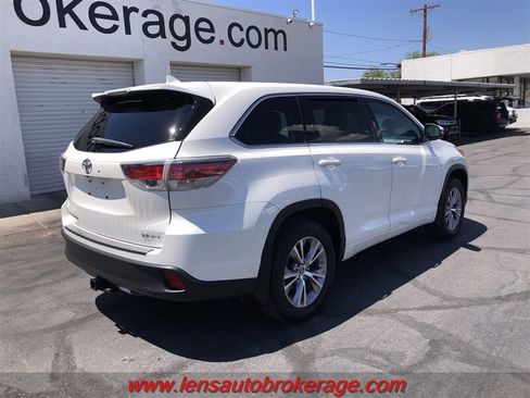 Used 2016 Toyota Highlander Plus AWD/4WD image 8