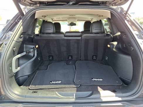 Used 2018 Jeep Cherokee Limited AWD/4WD image 28